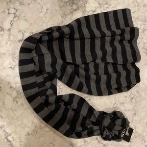 Apt 9 black and white striped scarf